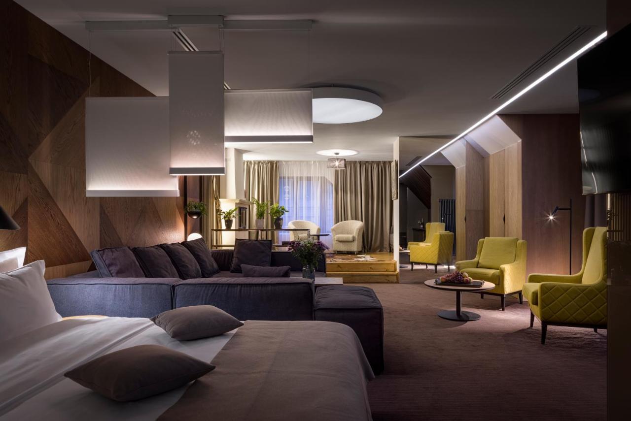 Yaremche Club Hotel エクステリア 写真